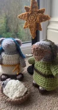 Lau Loves Crochet - Christmas mice
